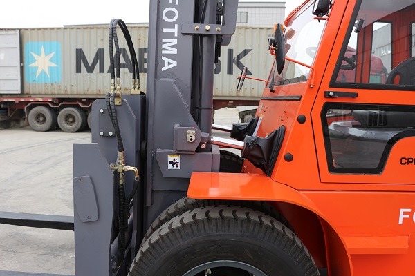 12000kg diesel forklift truck (1) 12000kg diesel forklift truck (1)