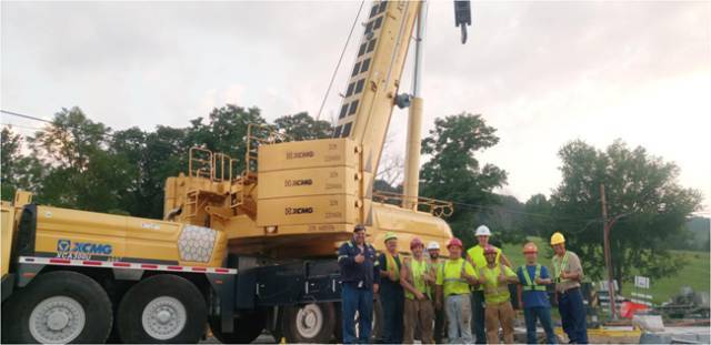 XCMG XCA300U in the Waynesburg area Completed lifting of precast cement blocks