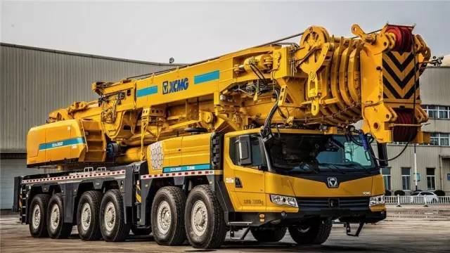  Sany SCC2500 crawler cranes in the DRYDOCKS shipyard in Singapore