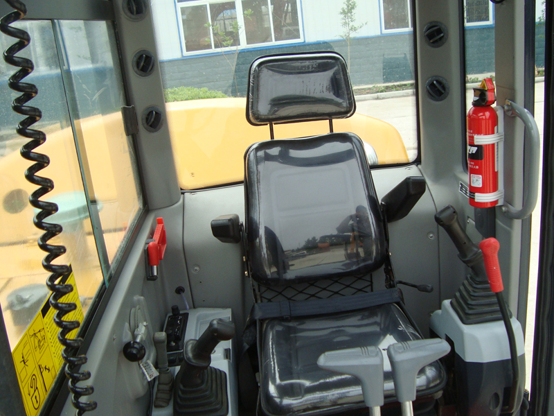 1 wheel excavator.jpg